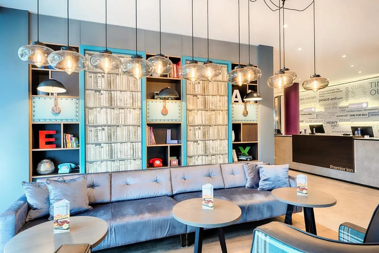 Отель Premier Inn Stuttgart Bad Cannstatt
